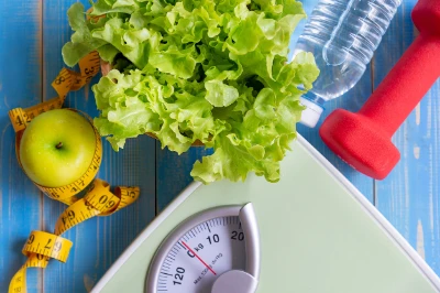 imagem com frutas verduras e indícios de uma vida saudável